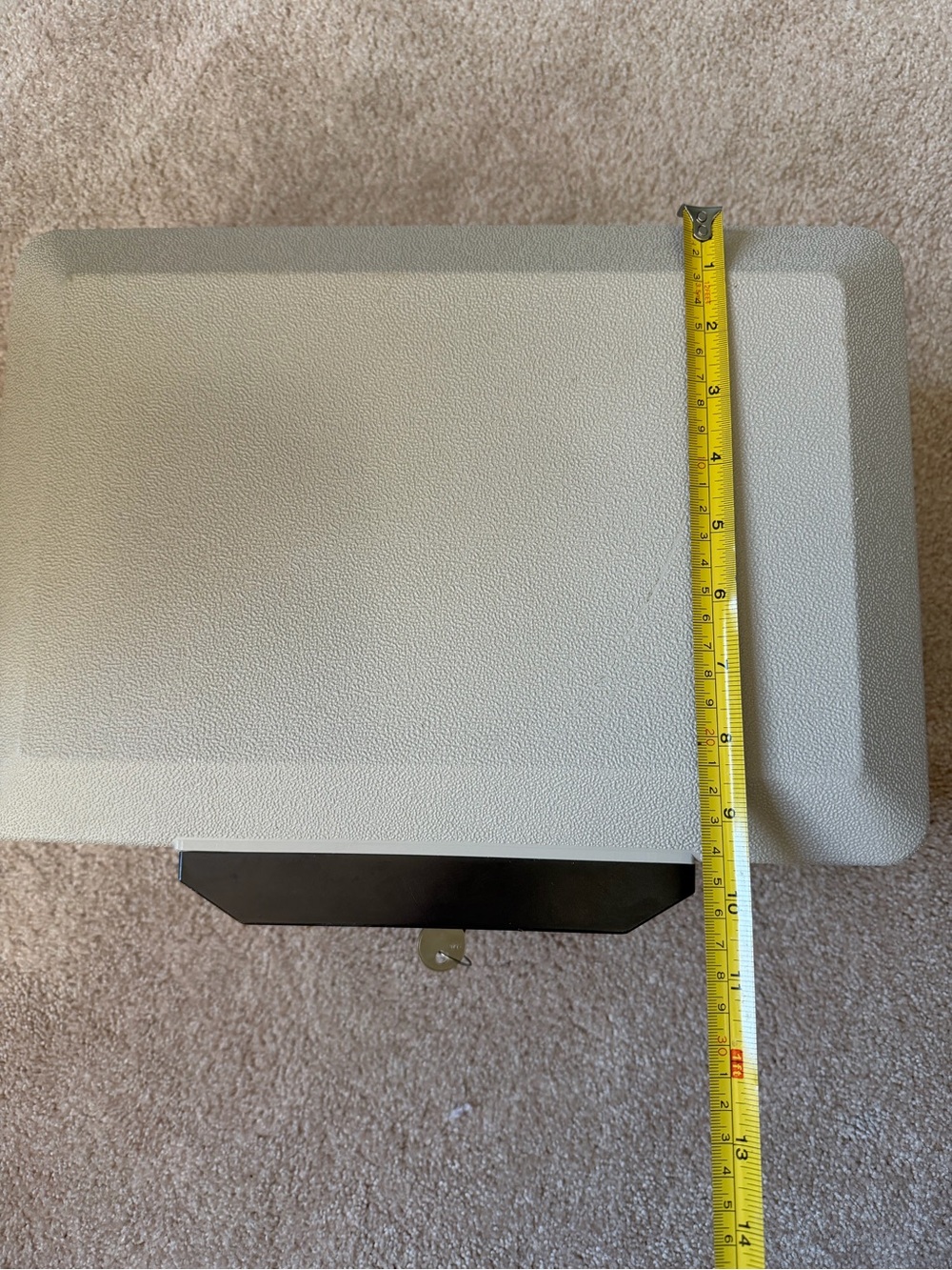 Safe Sentry 1100 Safe Portable Fire-Resistant Home Safe with 2 keys - Picture 6 of 7